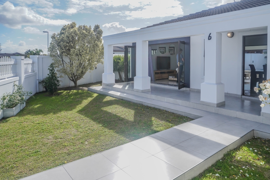 3 Bedroom Property for Sale in Jakarandas Western Cape